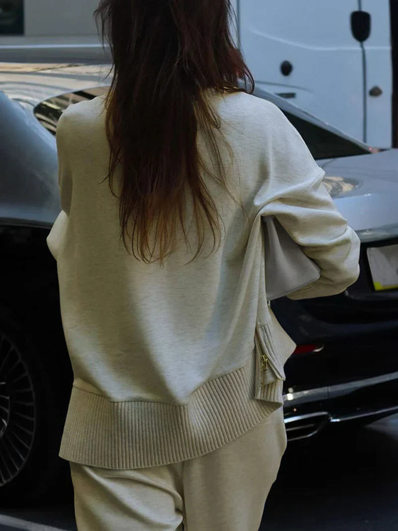 Monikaa - Komplet luźnej bluzy i spodni pasujących do siebie